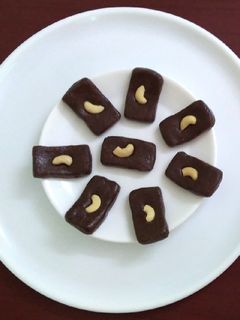 ચોકલેટ પેંડા(chocolate penda recipe in Gujarati) રેસીપી મુખ્ય ફોટો