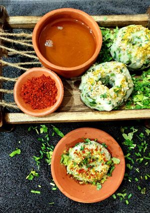 A picture of Surti Khichu.