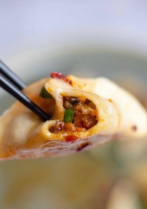 A picture of Wild garlic and mushrooms dumpling 🥟.