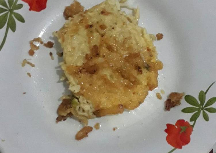 Cara Gampang memasak Omelet (pizza mie rumahan) yang Enak Banget