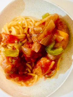 Una foto de ONE POT 🍝TALLARINES🍝 (con salchicha parrillera) 🍝🍝