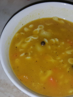 Una foto de Caldo de verduras con pasta