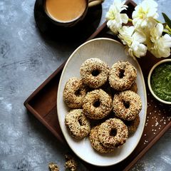 A picture of Uttrakhand urad dal vadas.