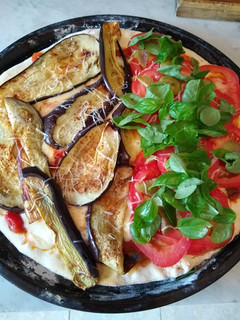 Una foto de Show de pizzas con vegetales y sin gluten