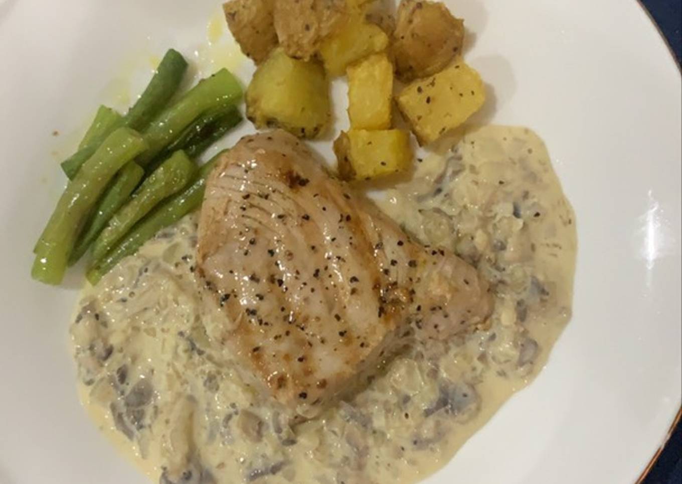 Tuna Steak with Mushroom Sauce