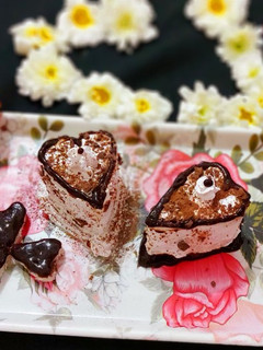 हार्ट शेप ब्रेड पेस्ट्री(heart shape pastry recepie in hindi) रेसिपी मुख्य फोटो