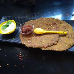 A picture of Bhajani thalipeeth.