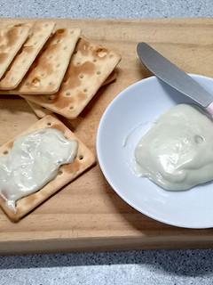 Una foto de Queso untable sabor Roquefort 🧀✅| Fácil y rápido | Paso a paso 🔥🍞