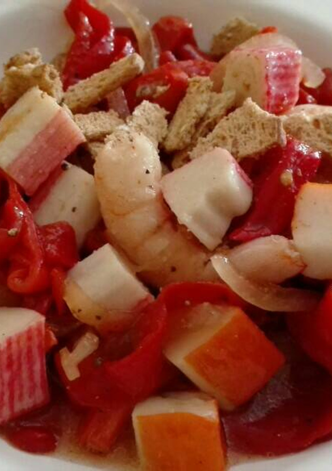 Una foto de Ensalada de pimientos asados con gambas