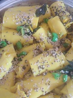 ખાંડવી(Khandvi recipe in Gujarati) રેસીપી મુખ્ય ફોટો