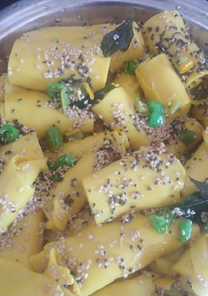ખાંડવી(Khandvi recipe in Gujarati) રેસીપી મુખ્ય ફોટો