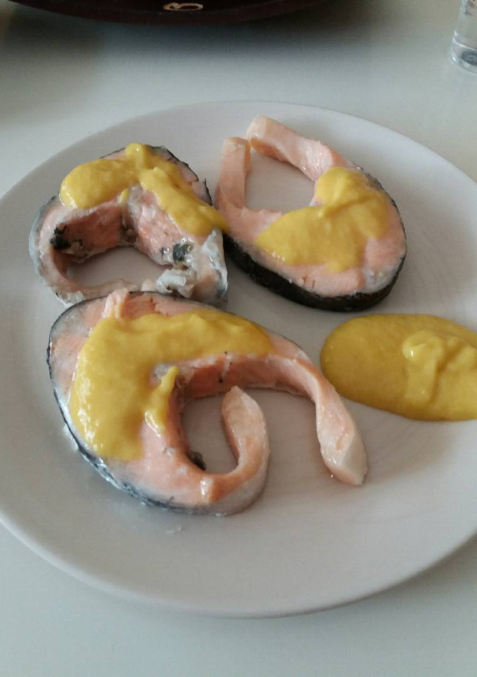 Una foto de Salmón al vapor con salsa de mango