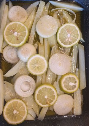 A picture of Oven-Baked Potatoes with Garlic and Lemon.