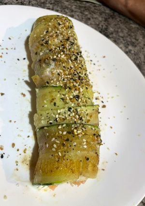 Una foto de Roll de Calabacín (zucchini) relleno de Salmón