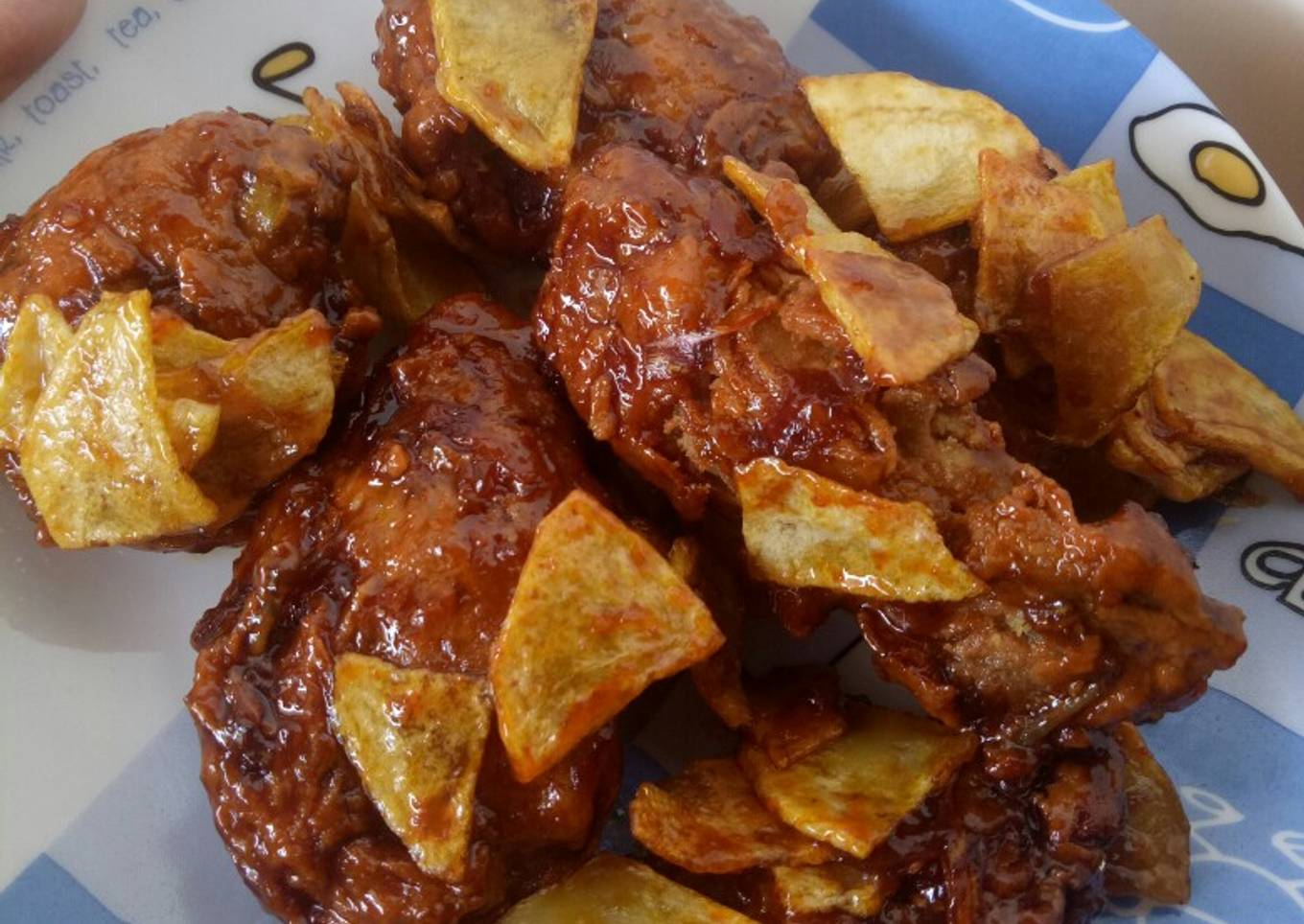 Korean crunchy butter chicken with potato (Dakgangjeong)