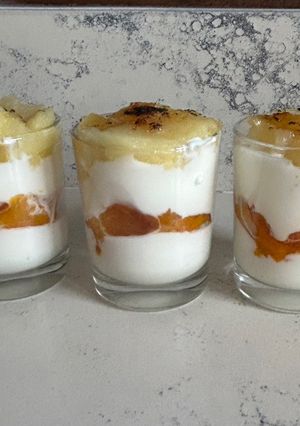 Una foto de Vasitos de yogur, calabaza y manzana asada