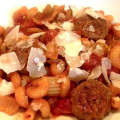 A picture of One Pot Pasta with Meatballs.