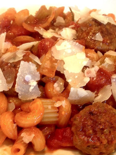 A picture of One Pot Pasta with Meatballs.