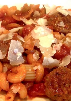 A picture of One Pot Pasta with Meatballs.