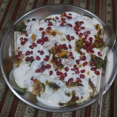 A picture of Dahi sev puri.