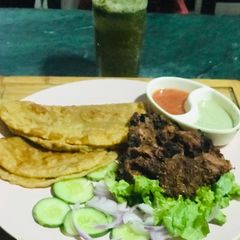 A picture of BBQ platter.