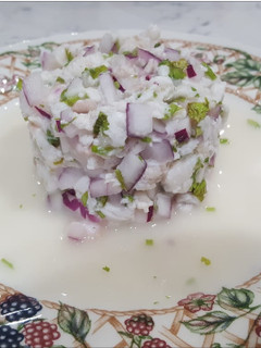 Una foto de Ceviche de merluza