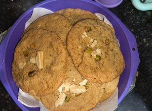 Una foto de Crumble cookies de pistacho y chocolate blanco