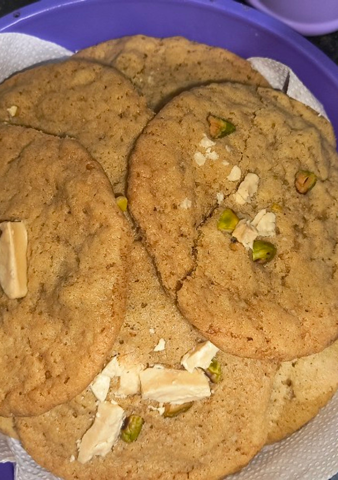 Una foto de Crumble cookies de pistacho y chocolate blanco