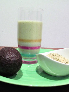 Una foto de Batido de aguacate con semillas de cáñamo