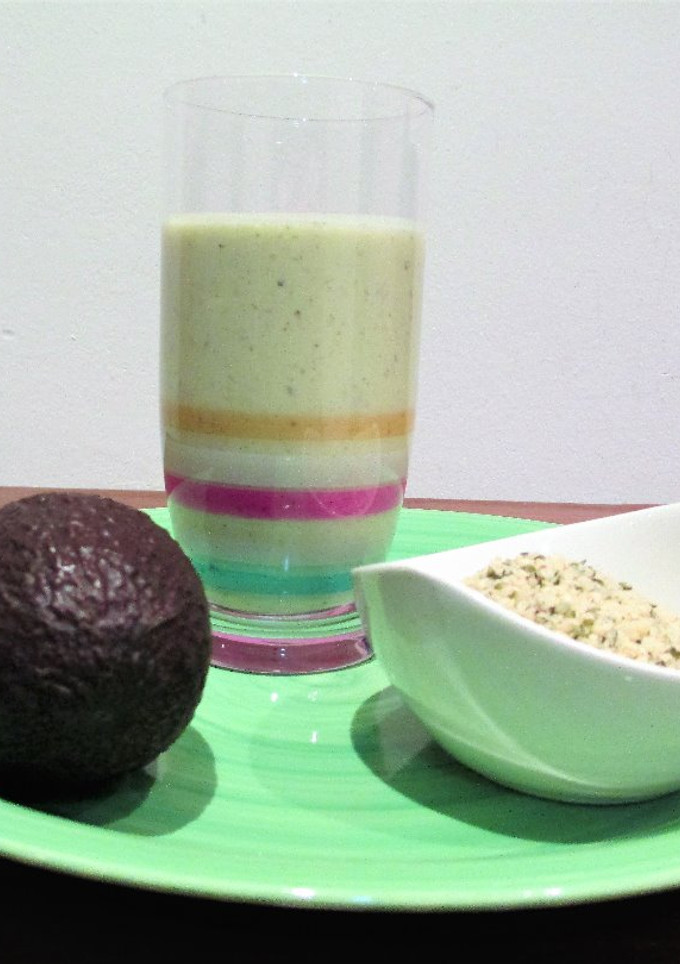 Una foto de Batido de aguacate con semillas de cáñamo