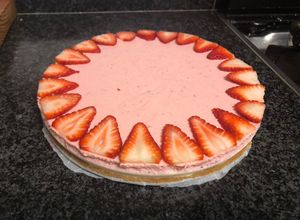 Foto principal de Tarta de mousse de fresa y chocolate blanco (Mambo/Thermomix)