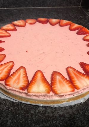 Una foto de Tarta de mousse de fresa y chocolate blanco (Mambo/Thermomix)