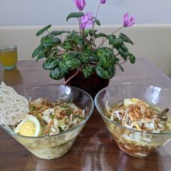 A picture of Indonesian Chicken Soup (Soto Ayam).