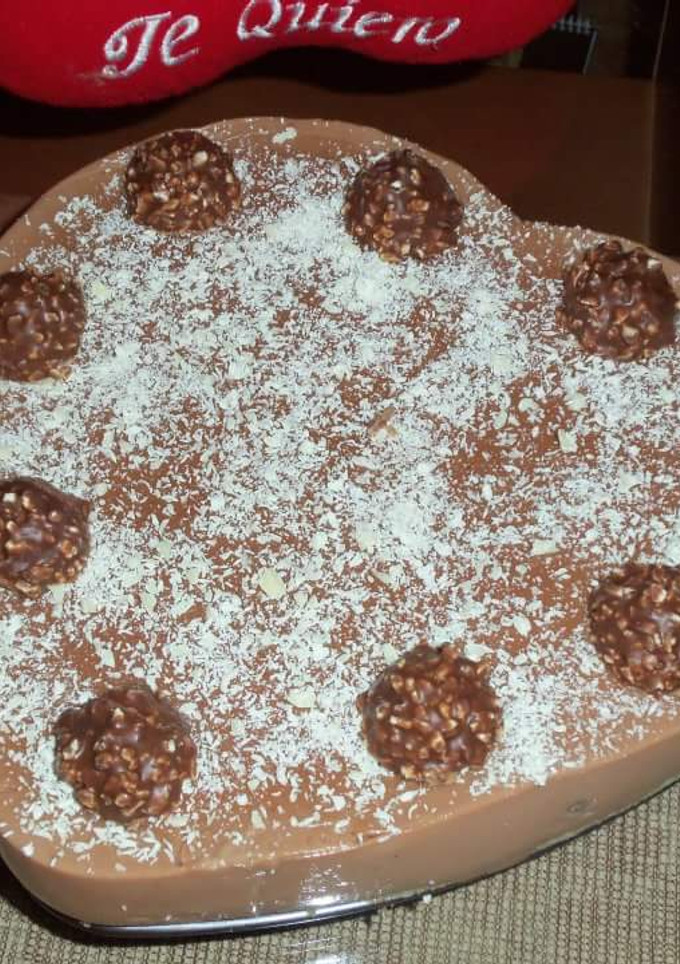 Una foto de Tarta corazón de Ferrero Rocher