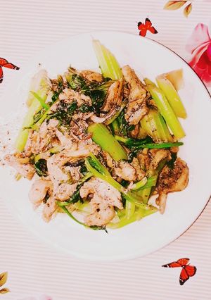 Hình của món Ức gà xào cần tây.