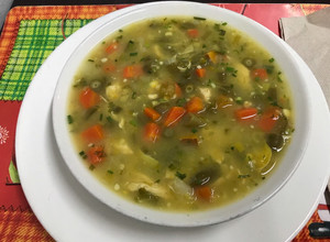 Una foto de Sopa de verduras con cúrcuma