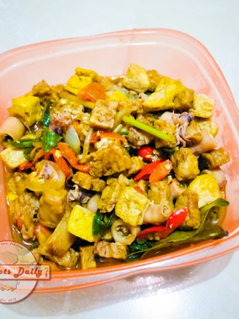 Langkah Mudah untuk Menyiapkan Resep  Tumis cumi asin dengan tahu tempe yang Enak, Enak