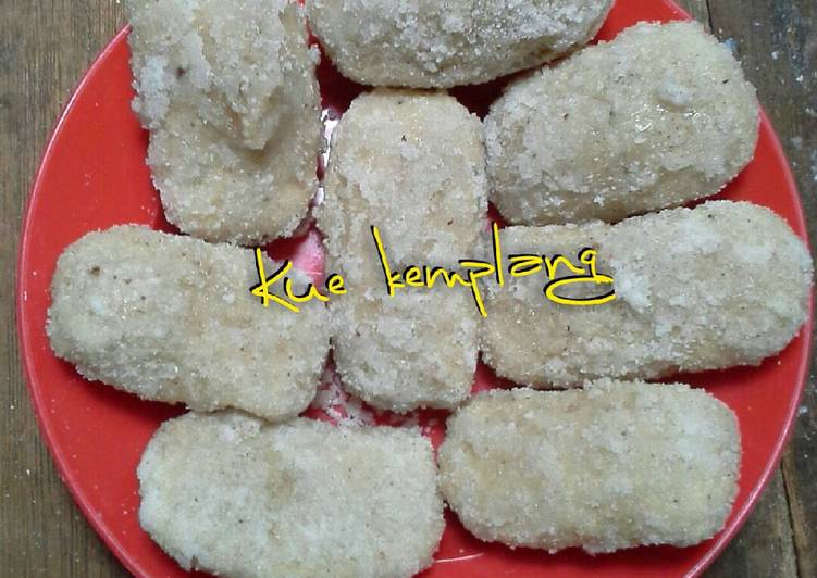 Kue kemplang tanpa air santan