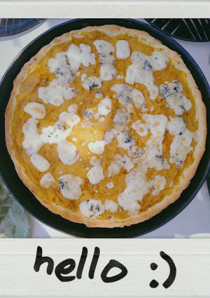 Una foto de 🍂Tarta otoñal🍁 de 🎃 Calabaza, 🧅Cebolla y 🧀 Roquefort