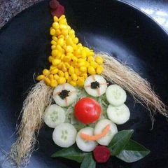 A picture of Attractive clown salad.