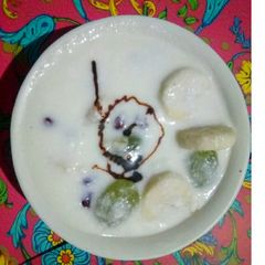 A picture of Fruit raita.