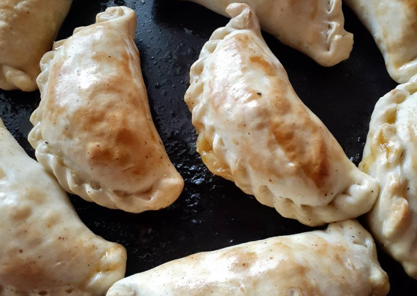 Empandas de carne cortada a cuchillo