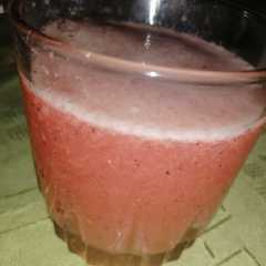Una foto de Licuado de frutilla, durazno y arándanos