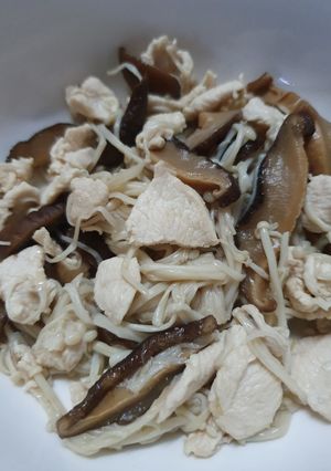 รูปของ ผัดเห็ดเข็มทองไก่