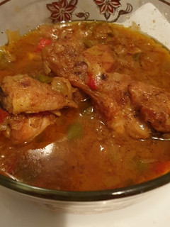 Una foto de Pollos en salsa de verduras