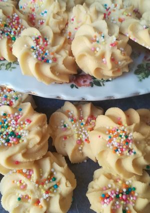 A picture of Easy Custard biscuits.