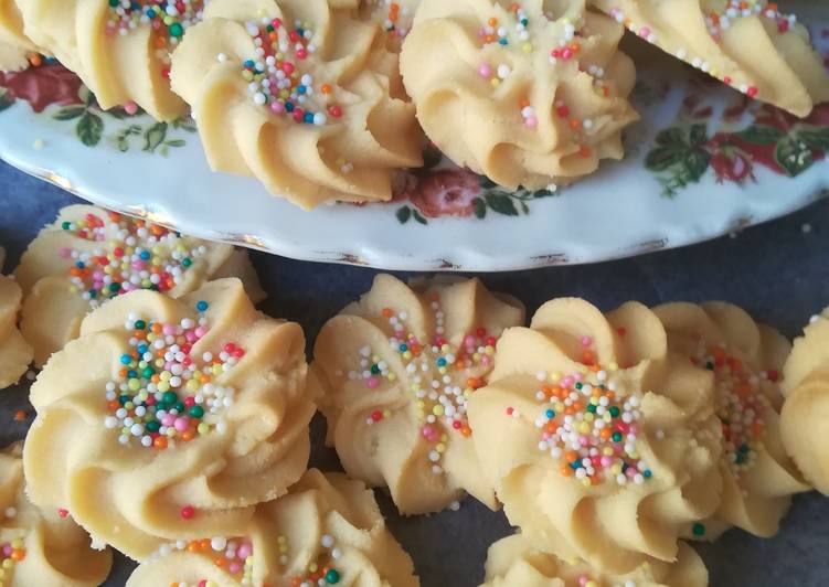 Recipe of Any-night-of-the-week Easy Custard biscuits