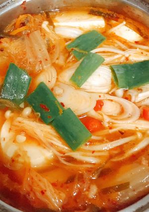 Hình của món Canh kim chi hít hà.