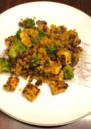 A picture of Cauliflower Yellow Rice with Black Bean,Tofu,and Broccoli 🥦.
