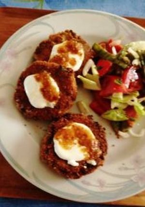 Una foto de Tortitas de papa con brócoli y coliflor